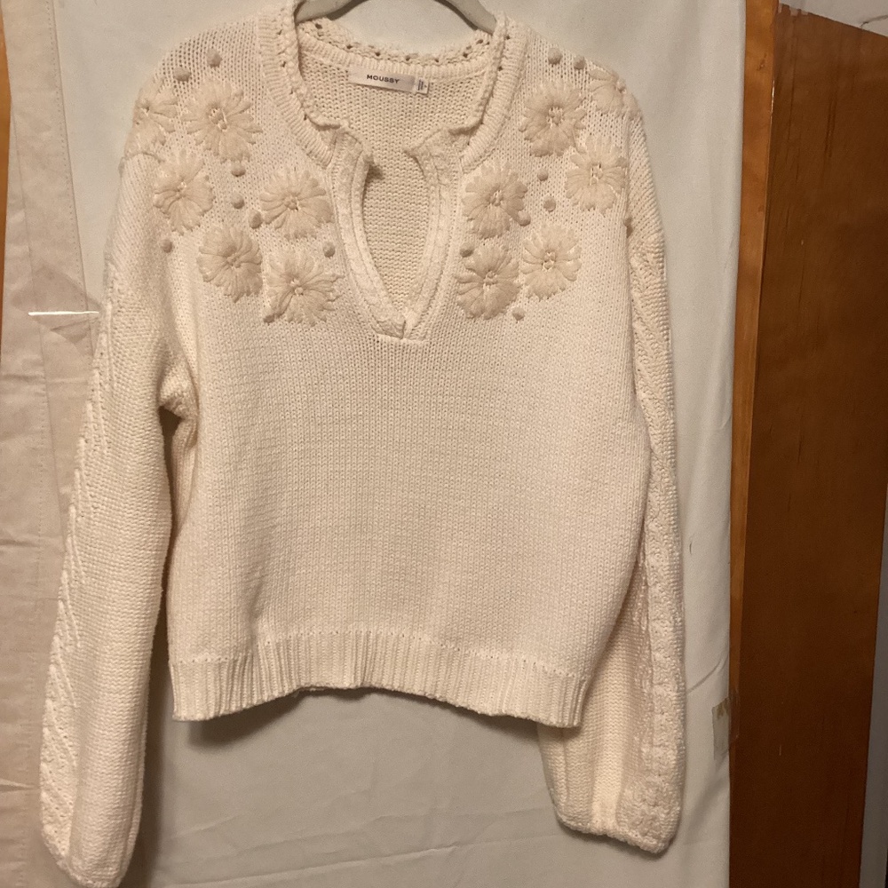 Moussy  Cottage core embroidered relaxed fit boxy sweater    SZ Free Size